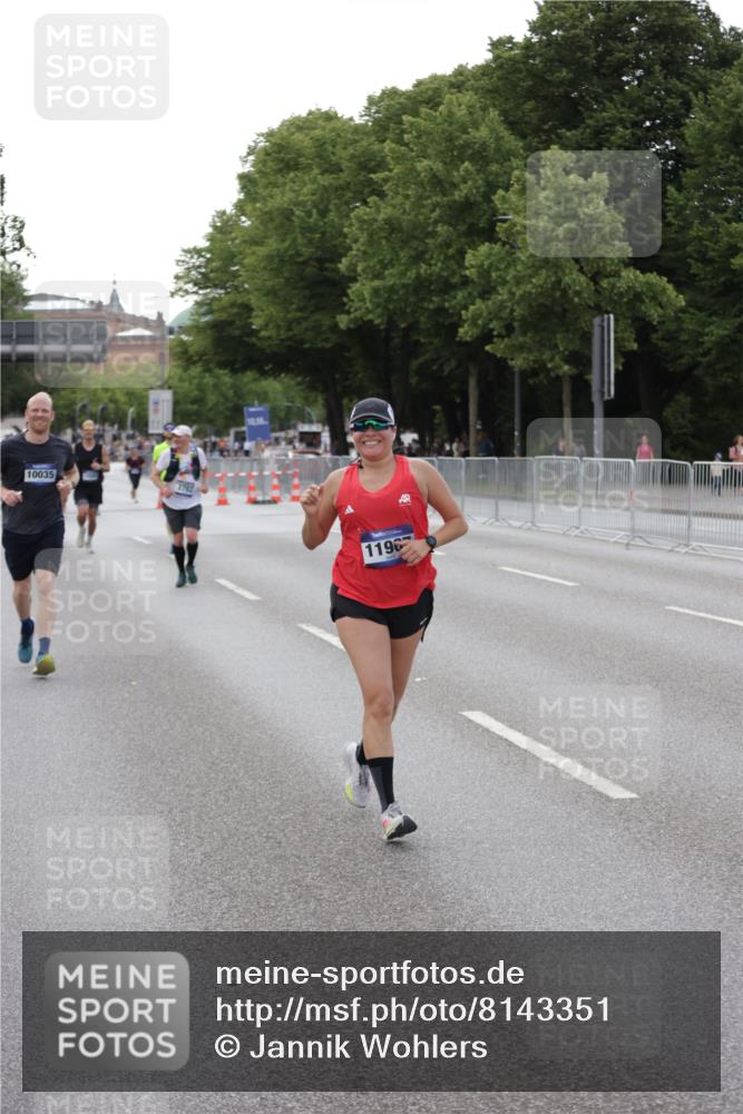 29.06.2025 - hella hamburg halbmarathon Jannik Wohlers http://msf.ph/oto/8143351 29.06.2025 10:08:18 Lombardsbrücke 1427, 3762, 5347, 6100, 9951, 9958, 10035, 10092, 11657, 11967, 12144, 13174, 15584 meine-sportfotos.de