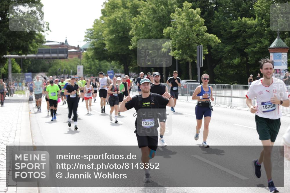 29.06.2025 - hella hamburg halbmarathon Jannik Wohlers http://msf.ph/oto/8143352 29.06.2025 10:45:18 Lombardsbrücke 1033, 1060, 1085, 1104, 1421, 1426, 1854, 1983, 2008, 2522, 2550, 2657, 2664, 2917, 2965, 2973, 4224, 4317, 4388, 5044, 5635, 6133, 6623, 7268, 7356, 8745, 10030, 10327, 10329, 10367, 10875, 11160, 11253, 11640, 11660, 12009, 13302, 13791, 14445, 16415, 17054, 17334, 17373, 17597, 17928, 18003, 18250, 18264, 19039 meine-sportfotos.de