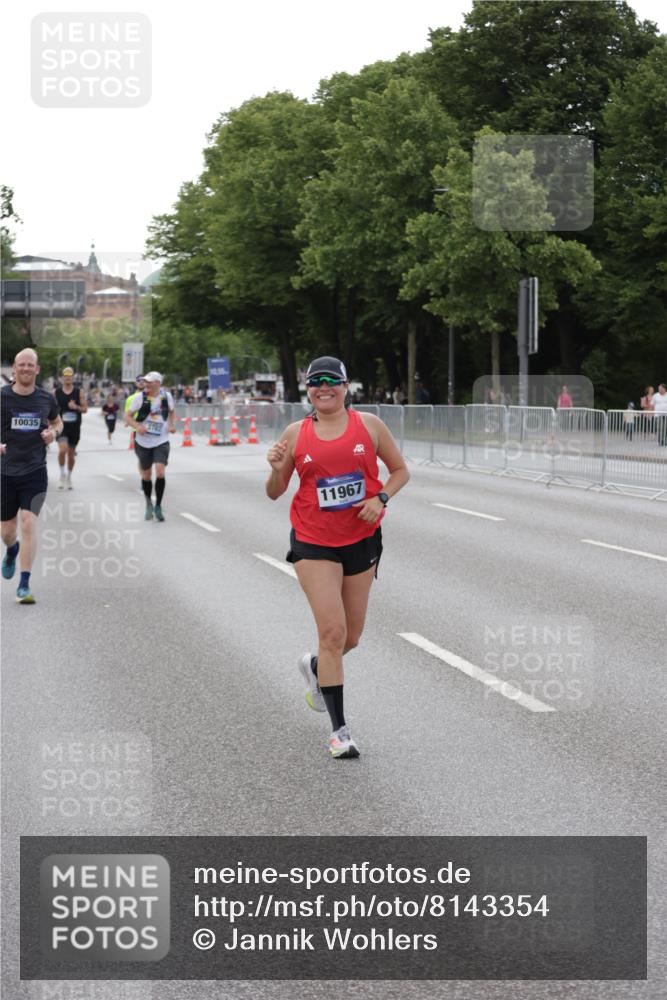 29.06.2025 - hella hamburg halbmarathon Jannik Wohlers http://msf.ph/oto/8143354 29.06.2025 10:08:18 Lombardsbrücke 1427, 3762, 5347, 6100, 9951, 9958, 10035, 10092, 11657, 11967, 12144, 13174, 15584 meine-sportfotos.de