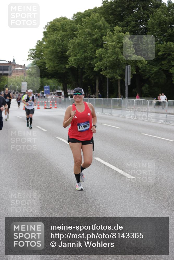 29.06.2025 - hella hamburg halbmarathon Jannik Wohlers http://msf.ph/oto/8143365 29.06.2025 10:08:18 Lombardsbrücke 1427, 3762, 5347, 6100, 9951, 9958, 10035, 10092, 11657, 11967, 12144, 13174, 15584 meine-sportfotos.de