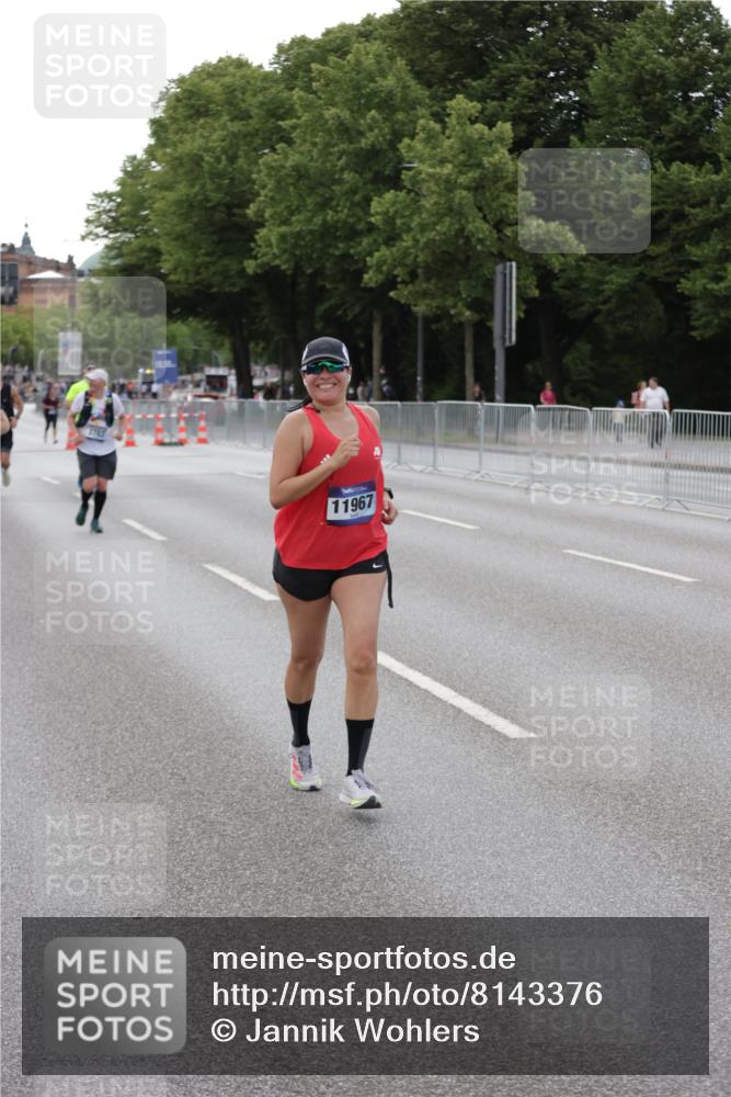 29.06.2025 - hella hamburg halbmarathon Jannik Wohlers http://msf.ph/oto/8143376 29.06.2025 10:08:18 Lombardsbrücke 1427, 3762, 5347, 6100, 9951, 9958, 10035, 10092, 11657, 11967, 12144, 13174, 15584 meine-sportfotos.de