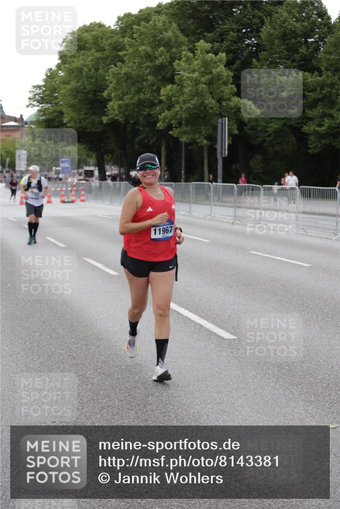 29.06.2025 - hella hamburg halbmarathon Jannik Wohlers http://msf.ph/oto/8143381 29.06.2025 10:08:18 Lombardsbrücke 1427, 3762, 5347, 6100, 9951, 9958, 10035, 10092, 11657, 11967, 12144, 13174, 15584 meine-sportfotos.de