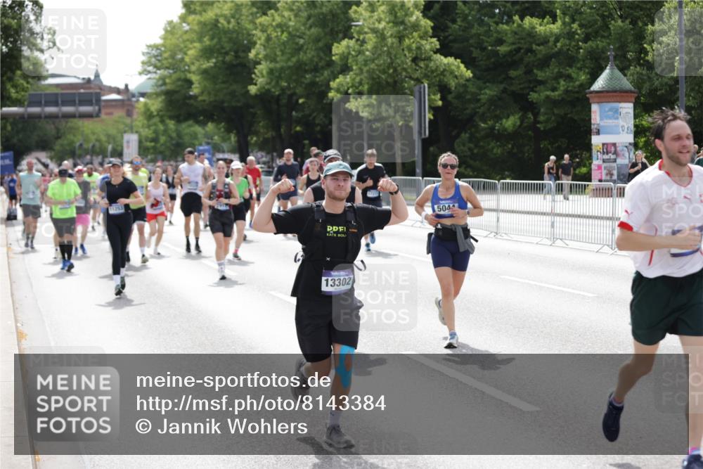 29.06.2025 - hella hamburg halbmarathon Jannik Wohlers http://msf.ph/oto/8143384 29.06.2025 10:45:19 Lombardsbrücke 1033, 1060, 1085, 1100, 1104, 1421, 1426, 1555, 1854, 1983, 2008, 2522, 2550, 2657, 2664, 2917, 2965, 2973, 4104, 4224, 4317, 4388, 5044, 5635, 6133, 6623, 7268, 7356, 8745, 10327, 10329, 10367, 10511, 10875, 11160, 11253, 11332, 11640, 11660, 12009, 13302, 13791, 14445, 16415, 17054, 17334, 17373, 17597, 17928, 18003, 18250, 18264, 19039 meine-sportfotos.de