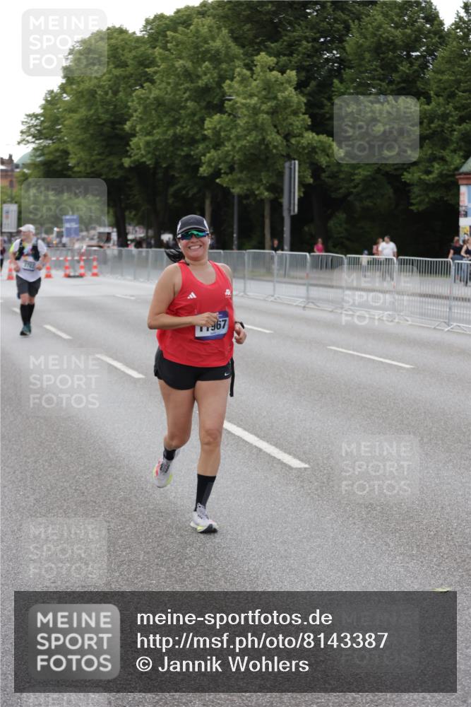29.06.2025 - hella hamburg halbmarathon Jannik Wohlers http://msf.ph/oto/8143387 29.06.2025 10:08:18 Lombardsbrücke 1427, 3762, 5347, 6100, 9951, 9958, 10035, 10092, 11657, 11967, 12144, 13174, 15584 meine-sportfotos.de
