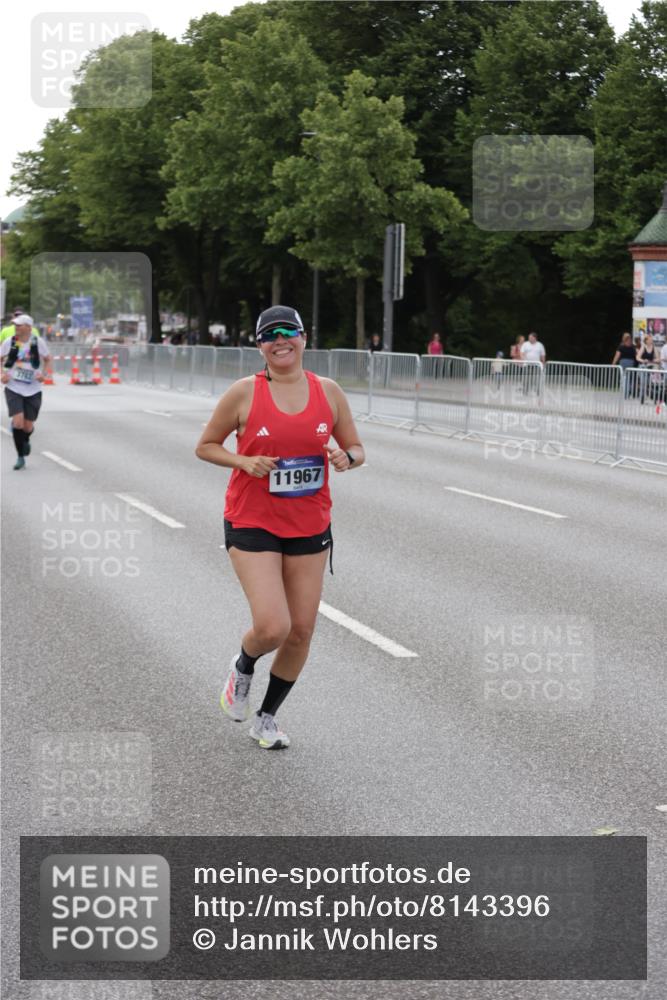 29.06.2025 - hella hamburg halbmarathon Jannik Wohlers http://msf.ph/oto/8143396 29.06.2025 10:08:18 Lombardsbrücke 1427, 3762, 5347, 6100, 9951, 9958, 10035, 10092, 11657, 11967, 12144, 13174, 15584 meine-sportfotos.de