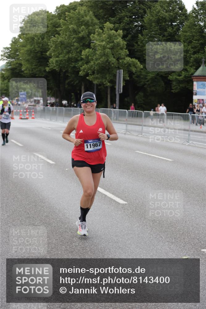 29.06.2025 - hella hamburg halbmarathon Jannik Wohlers http://msf.ph/oto/8143400 29.06.2025 10:08:18 Lombardsbrücke 1427, 3762, 5347, 6100, 9951, 9958, 10035, 10092, 11657, 11967, 12144, 13174, 15584 meine-sportfotos.de