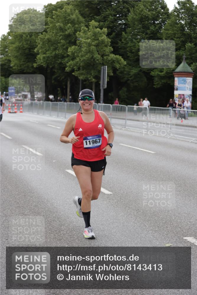 29.06.2025 - hella hamburg halbmarathon Jannik Wohlers http://msf.ph/oto/8143413 29.06.2025 10:08:18 Lombardsbrücke 1427, 3762, 5347, 6100, 9951, 9958, 10035, 10092, 11657, 11967, 12144, 13174, 15584 meine-sportfotos.de