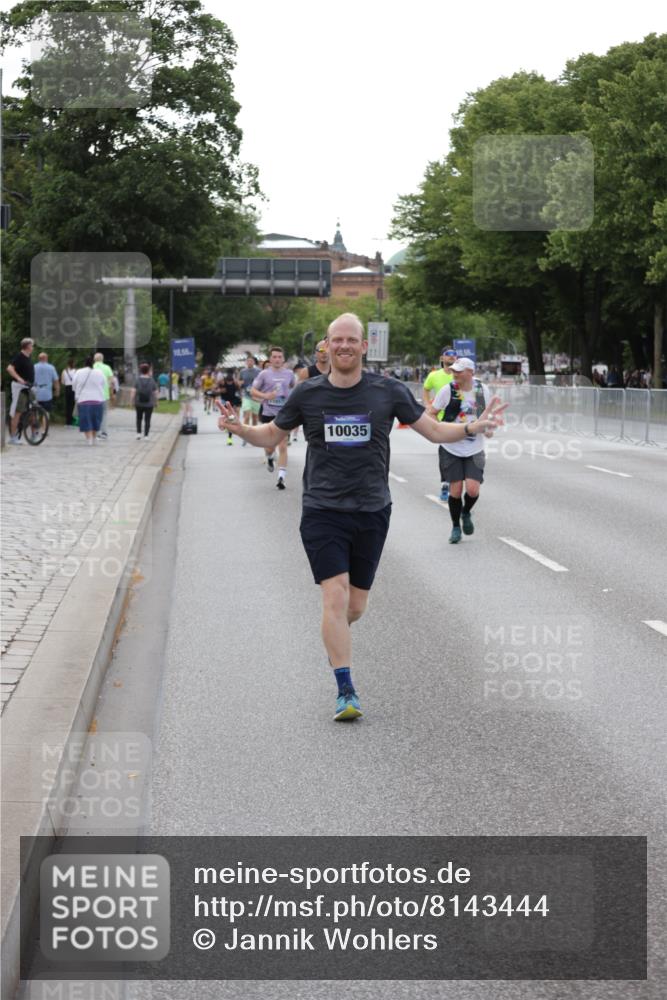 29.06.2025 - hella hamburg halbmarathon Jannik Wohlers http://msf.ph/oto/8143444 29.06.2025 10:08:20 Lombardsbrücke 1427, 3762, 5347, 6100, 9951, 9958, 10035, 10092, 11657, 11967, 12144, 13174, 15584 meine-sportfotos.de