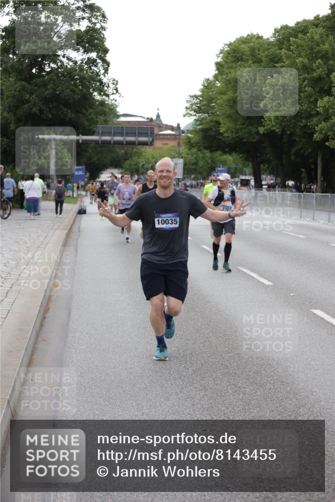 29.06.2025 - hella hamburg halbmarathon Jannik Wohlers http://msf.ph/oto/8143455 29.06.2025 10:08:20 Lombardsbrücke 1427, 3762, 5347, 6100, 9951, 9958, 10035, 10092, 11657, 11967, 12144, 13174, 15584 meine-sportfotos.de