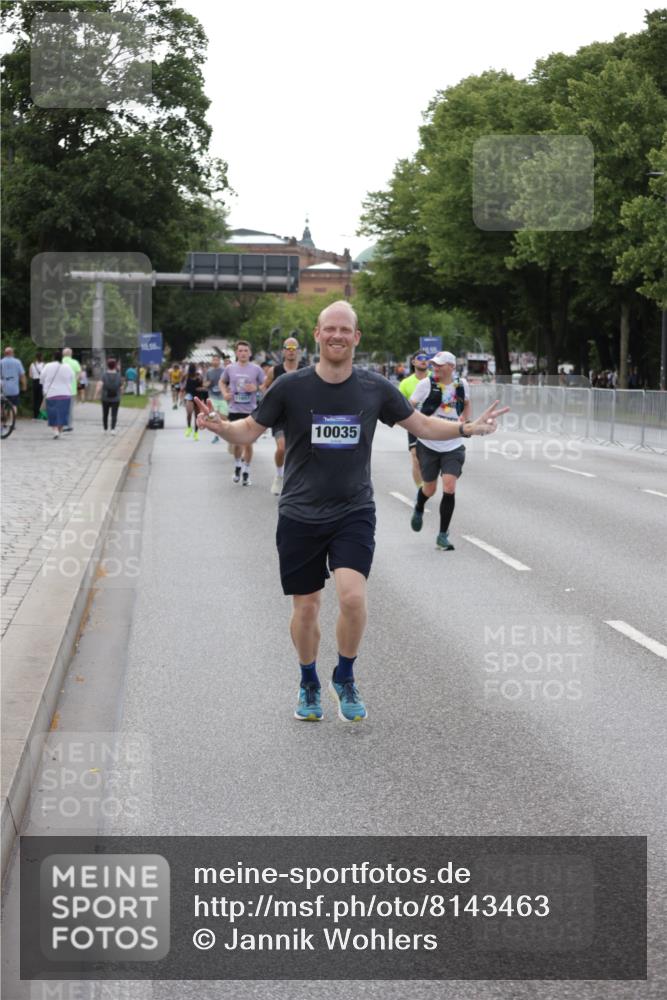 29.06.2025 - hella hamburg halbmarathon Jannik Wohlers http://msf.ph/oto/8143463 29.06.2025 10:08:20 Lombardsbrücke 1427, 3762, 5347, 6100, 9951, 9958, 10035, 10092, 11657, 11967, 12144, 13174, 15584 meine-sportfotos.de