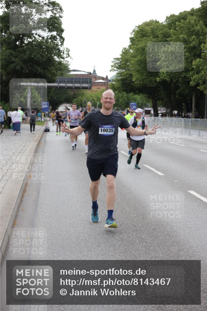 29.06.2025 - hella hamburg halbmarathon Jannik Wohlers http://msf.ph/oto/8143467 29.06.2025 10:08:20 Lombardsbrücke 1427, 3762, 5347, 6100, 9951, 9958, 10035, 10092, 11657, 11967, 12144, 13174, 15584 meine-sportfotos.de