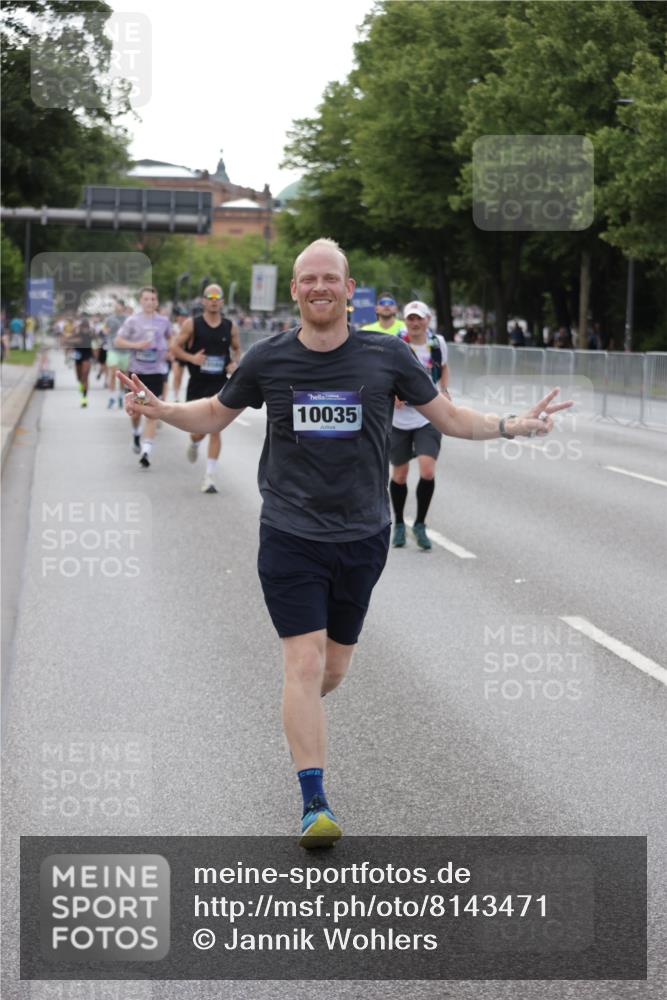 29.06.2025 - hella hamburg halbmarathon Jannik Wohlers http://msf.ph/oto/8143471 29.06.2025 10:08:20 Lombardsbrücke 1427, 3762, 5347, 6100, 9951, 9958, 10035, 10092, 11657, 11967, 12144, 13174, 15584 meine-sportfotos.de