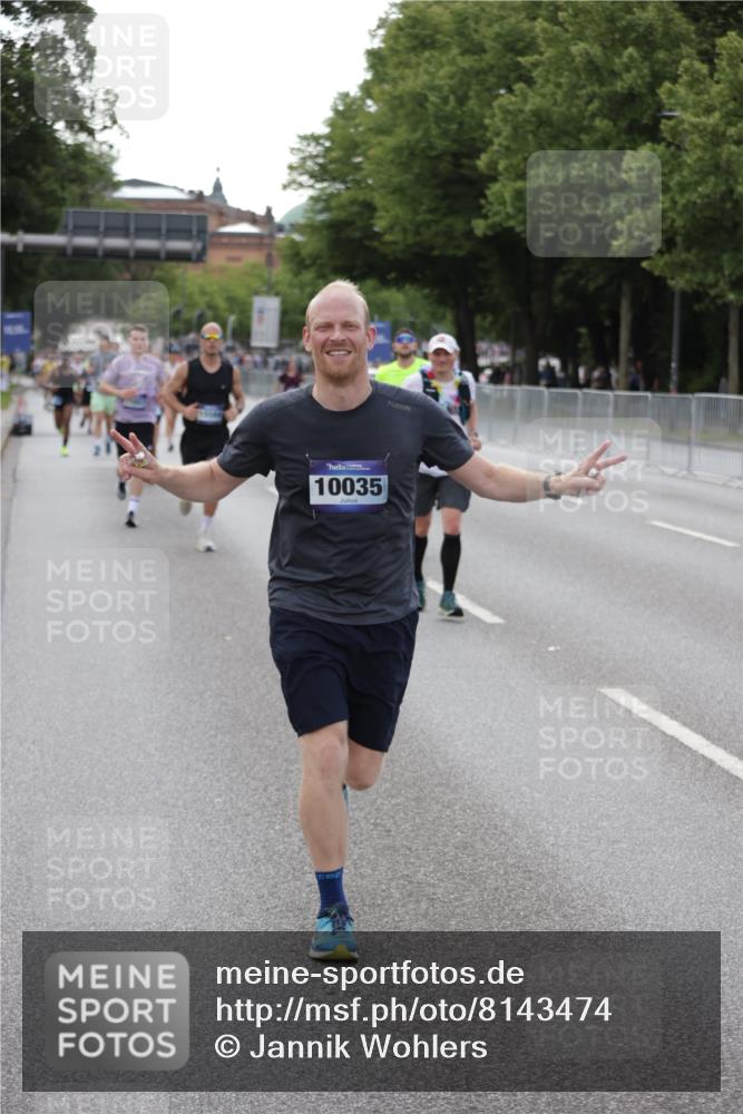 29.06.2025 - hella hamburg halbmarathon Jannik Wohlers http://msf.ph/oto/8143474 29.06.2025 10:08:20 Lombardsbrücke 1427, 3762, 5347, 6100, 9951, 9958, 10035, 10092, 11657, 11967, 12144, 13174, 15584 meine-sportfotos.de