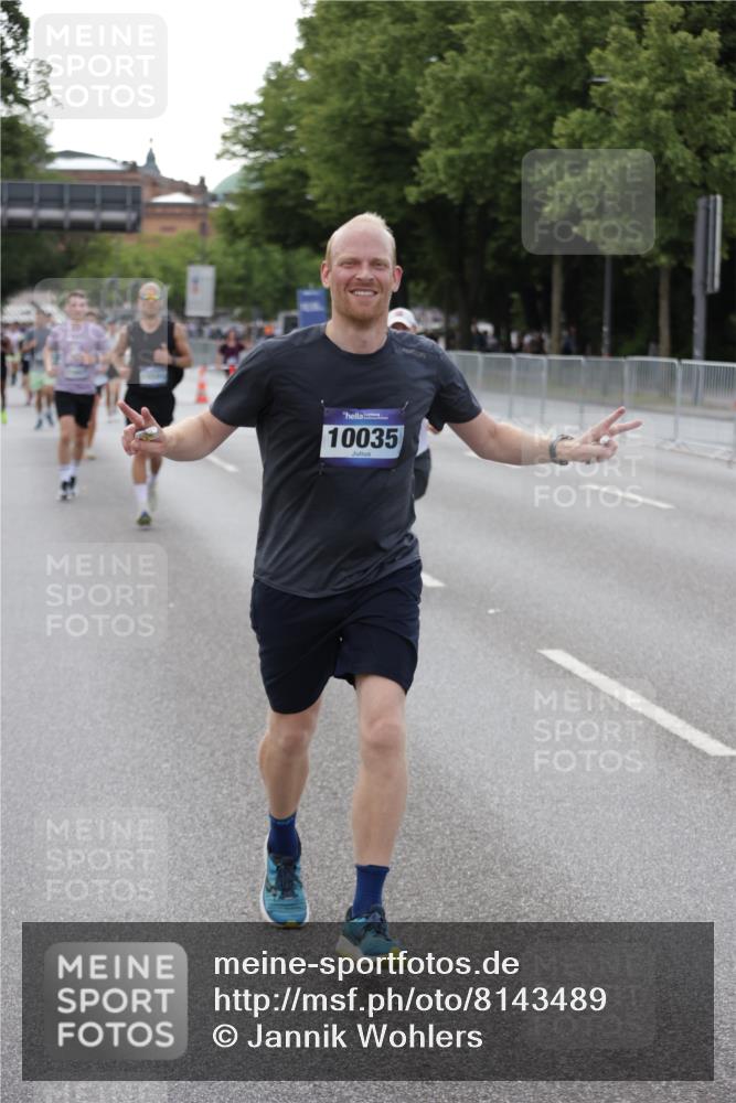 29.06.2025 - hella hamburg halbmarathon Jannik Wohlers http://msf.ph/oto/8143489 29.06.2025 10:08:21 Lombardsbrücke 3762, 5347, 6100, 9951, 9958, 10035, 10092, 11657, 11967, 12144, 13174, 15584 meine-sportfotos.de