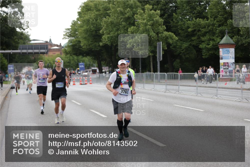 29.06.2025 - hella hamburg halbmarathon Jannik Wohlers http://msf.ph/oto/8143502 29.06.2025 10:08:22 Lombardsbrücke 3762, 5347, 6100, 9951, 9958, 10035, 10092, 11657, 11967, 12144, 13174, 15584, 15586, 15592 meine-sportfotos.de