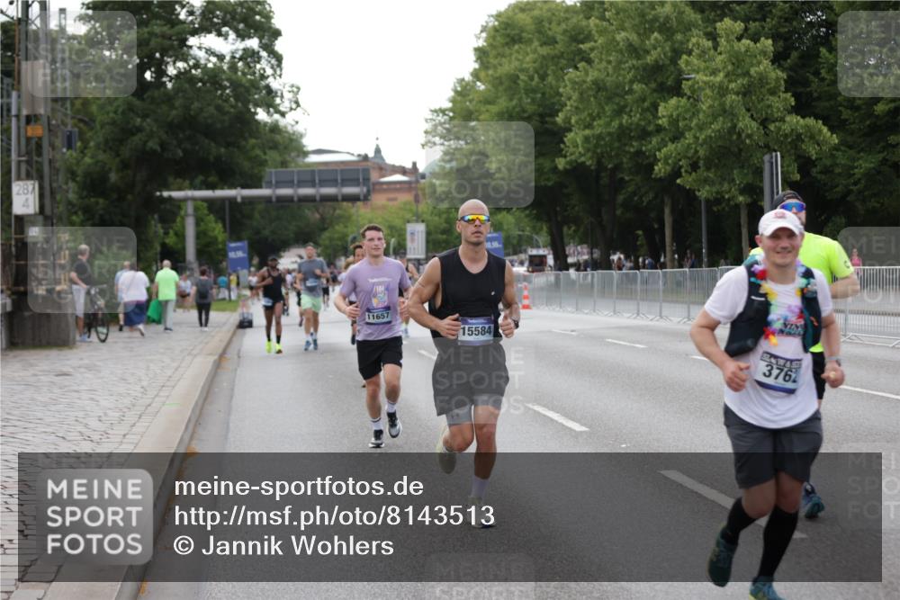 29.06.2025 - hella hamburg halbmarathon Jannik Wohlers http://msf.ph/oto/8143513 29.06.2025 10:08:23 Lombardsbrücke 3762, 5347, 6100, 9951, 9958, 10035, 10092, 11657, 11967, 12144, 13174, 13593, 15584, 15586, 15592, 18266 meine-sportfotos.de