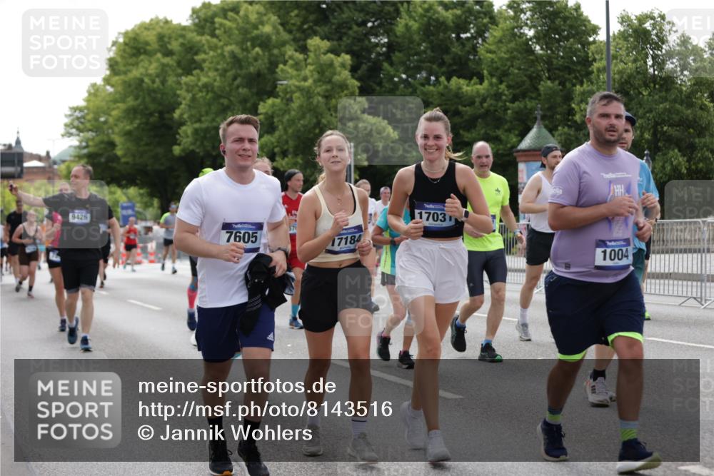 29.06.2025 - hella hamburg halbmarathon Jannik Wohlers http://msf.ph/oto/8143516 29.06.2025 10:45:38 Lombardsbrücke 1004, 1100, 1421, 1426, 1555, 1867, 1868, 2398, 2423, 2773, 2813, 2951, 2954, 3410, 4104, 4223, 4572, 5703, 5769, 5770, 5892, 6333, 6392, 7356, 7605, 7894, 9120, 9121, 9426, 9445, 10367, 10511, 10727, 10875, 11332, 11358, 11876, 14230, 14319, 14322, 14403, 14445, 14582, 15107, 16005, 16059, 16321, 16745, 16793, 17031, 17184, 17597, 17901, 18214, 18280, 18334 meine-sportfotos.de