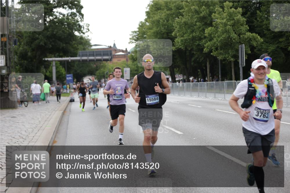 29.06.2025 - hella hamburg halbmarathon Jannik Wohlers http://msf.ph/oto/8143520 29.06.2025 10:08:23 Lombardsbrücke 3762, 5347, 6100, 9951, 9958, 10035, 10092, 11657, 11967, 12144, 13174, 13593, 15584, 15586, 15592, 18266 meine-sportfotos.de