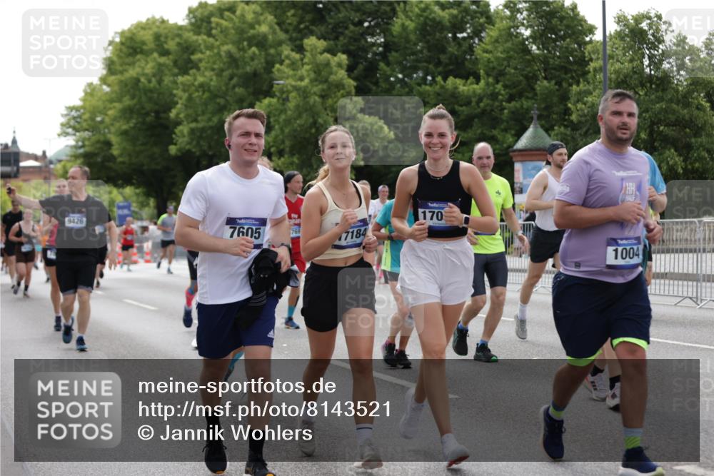 29.06.2025 - hella hamburg halbmarathon Jannik Wohlers http://msf.ph/oto/8143521 29.06.2025 10:45:38 Lombardsbrücke 1004, 1100, 1421, 1426, 1555, 1867, 1868, 2398, 2423, 2773, 2813, 2951, 2954, 3410, 4104, 4223, 4572, 5703, 5769, 5770, 5892, 6333, 6392, 7356, 7605, 7894, 9120, 9121, 9426, 9445, 10367, 10511, 10727, 10875, 11332, 11358, 11876, 14230, 14319, 14322, 14403, 14445, 14582, 15107, 16005, 16059, 16321, 16745, 16793, 17031, 17184, 17597, 17901, 18214, 18280, 18334 meine-sportfotos.de