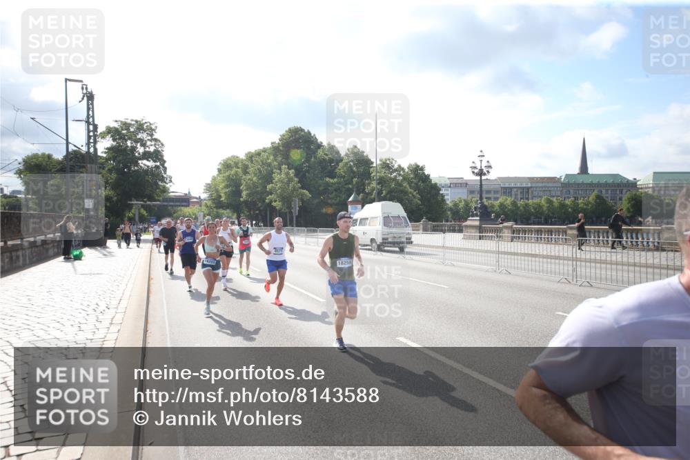 29.06.2025 - hella hamburg halbmarathon Jannik Wohlers http://msf.ph/oto/8143588 29.06.2025 09:48:16 Lombardsbrücke 1290, 1505, 2262, 2399, 3480, 3547, 4359, 4381, 5307, 5554, 5709, 6993, 7152, 7154, 7884, 8121, 8571, 9403, 10190, 10852, 12044, 12051, 12488, 13483, 13940, 13975, 15303, 15382, 15744, 16201, 17005, 17658, 18038, 18237, 18259, 18384, 18802, 19151 meine-sportfotos.de