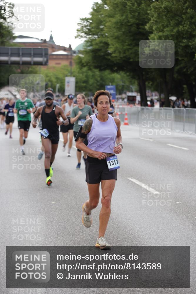 29.06.2025 - hella hamburg halbmarathon Jannik Wohlers http://msf.ph/oto/8143589 29.06.2025 10:08:27 Lombardsbrücke 3762, 5347, 7453, 10035, 11657, 13174, 13592, 13593, 15584, 15586, 15592, 18266 meine-sportfotos.de