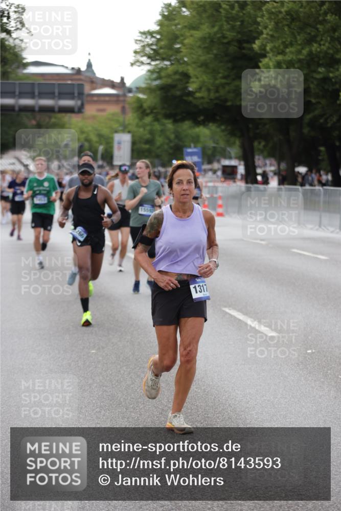 29.06.2025 - hella hamburg halbmarathon Jannik Wohlers http://msf.ph/oto/8143593 29.06.2025 10:08:27 Lombardsbrücke 3762, 5347, 7453, 10035, 11657, 13174, 13592, 13593, 15584, 15586, 15592, 18266 meine-sportfotos.de