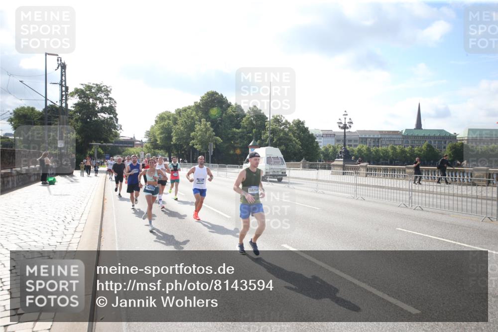 29.06.2025 - hella hamburg halbmarathon Jannik Wohlers http://msf.ph/oto/8143594 29.06.2025 09:48:16 Lombardsbrücke 1290, 1505, 2262, 2399, 3480, 3547, 4359, 4381, 5307, 5554, 5709, 6993, 7152, 7154, 7884, 8121, 8571, 9403, 10190, 10852, 12044, 12051, 12488, 13483, 13940, 13975, 15303, 15382, 15744, 16201, 17005, 17658, 18038, 18237, 18259, 18384, 18802, 19151 meine-sportfotos.de