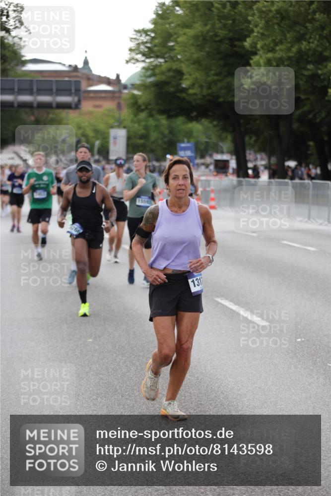 29.06.2025 - hella hamburg halbmarathon Jannik Wohlers http://msf.ph/oto/8143598 29.06.2025 10:08:27 Lombardsbrücke 3762, 5347, 7453, 10035, 11657, 13174, 13592, 13593, 15584, 15586, 15592, 18266 meine-sportfotos.de