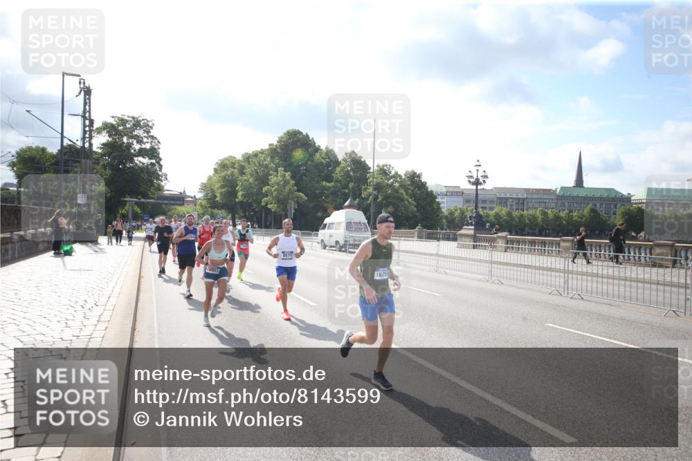 29.06.2025 - hella hamburg halbmarathon Jannik Wohlers http://msf.ph/oto/8143599 29.06.2025 09:48:16 Lombardsbrücke 1290, 1505, 2262, 2399, 3480, 3547, 4359, 4381, 5307, 5554, 5709, 6993, 7152, 7154, 7884, 8121, 8571, 9403, 10190, 10852, 12044, 12051, 12488, 13483, 13940, 13975, 15303, 15382, 15744, 16201, 17005, 17658, 18038, 18237, 18259, 18384, 18802, 19151 meine-sportfotos.de