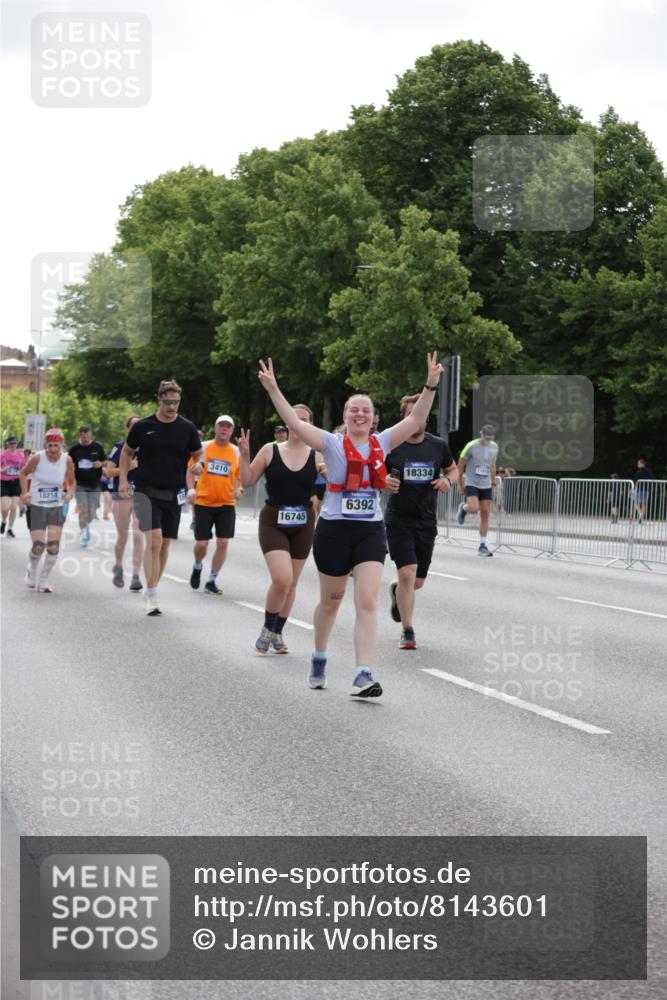 29.06.2025 - hella hamburg halbmarathon Jannik Wohlers http://msf.ph/oto/8143601 29.06.2025 10:45:44 Lombardsbrücke 1004, 1532, 1867, 1868, 2398, 2423, 2773, 2813, 2951, 3410, 4119, 4223, 5697, 5703, 5769, 5770, 5854, 5892, 6333, 6392, 7605, 7894, 7960, 7983, 8047, 9129, 9337, 9426, 9445, 11358, 11361, 11876, 11910, 12298, 12507, 13499, 14230, 14319, 14322, 14403, 14582, 15107, 16005, 16059, 16745, 16793, 17031, 17170, 17184, 18018, 18214, 18280, 18334 meine-sportfotos.de