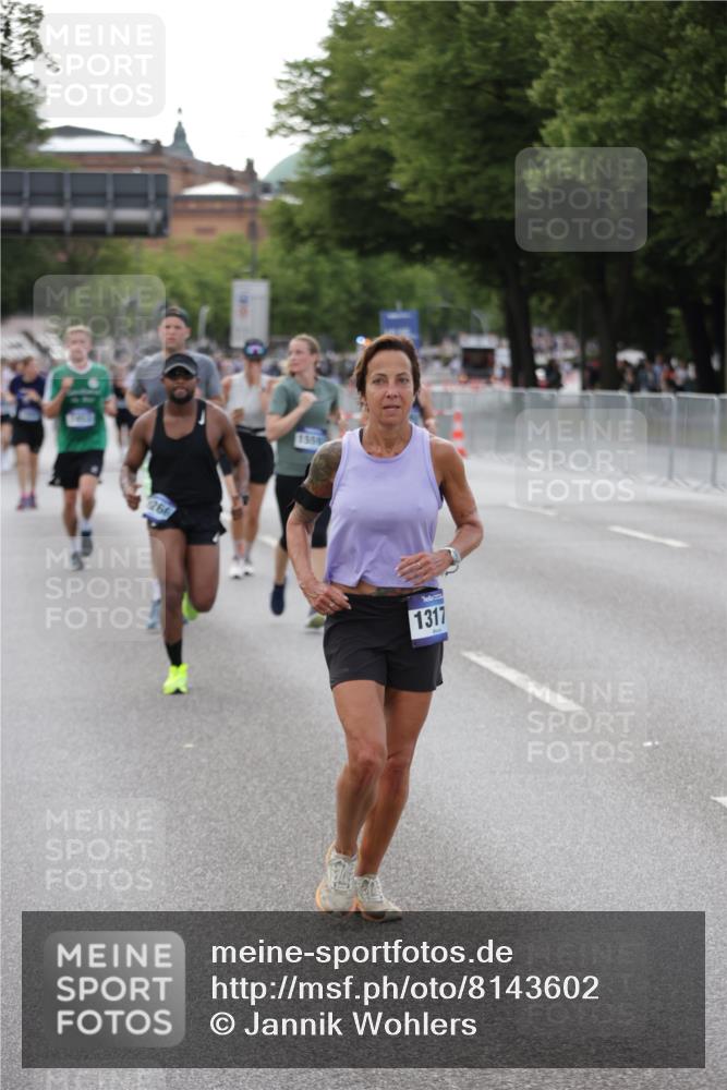 29.06.2025 - hella hamburg halbmarathon Jannik Wohlers http://msf.ph/oto/8143602 29.06.2025 10:08:27 Lombardsbrücke 3762, 5347, 7453, 10035, 11657, 13174, 13592, 13593, 15584, 15586, 15592, 18266 meine-sportfotos.de