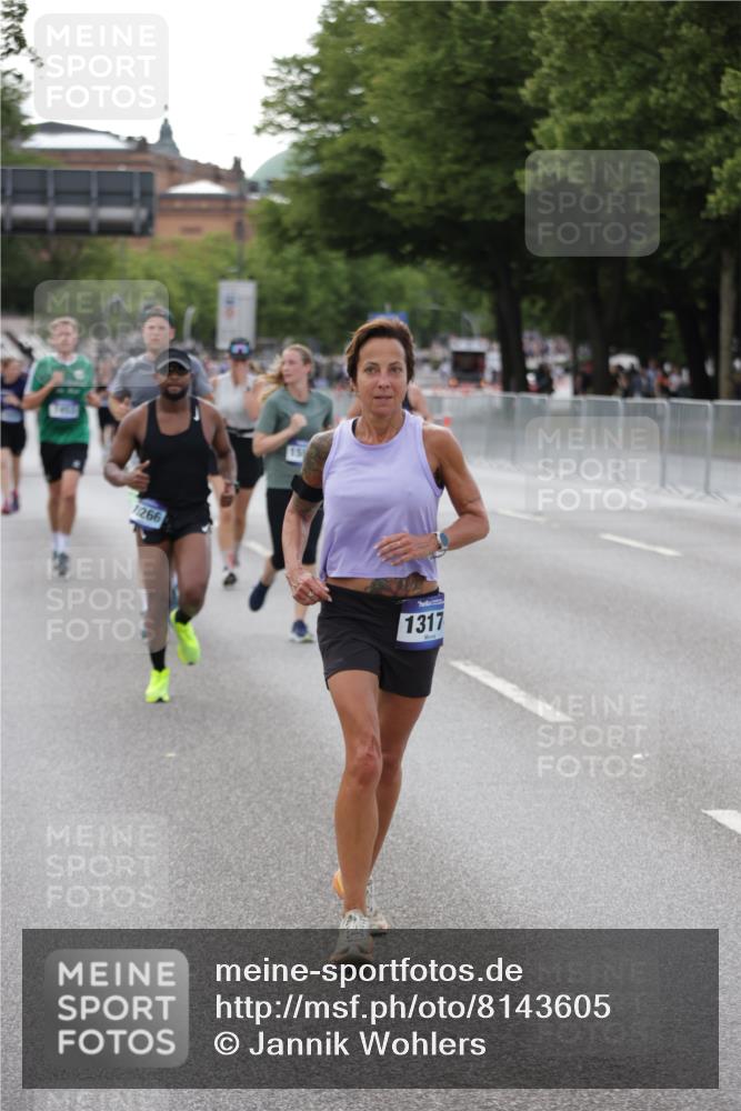 29.06.2025 - hella hamburg halbmarathon Jannik Wohlers http://msf.ph/oto/8143605 29.06.2025 10:08:27 Lombardsbrücke 3762, 5347, 7453, 10035, 11657, 13174, 13592, 13593, 15584, 15586, 15592, 18266 meine-sportfotos.de
