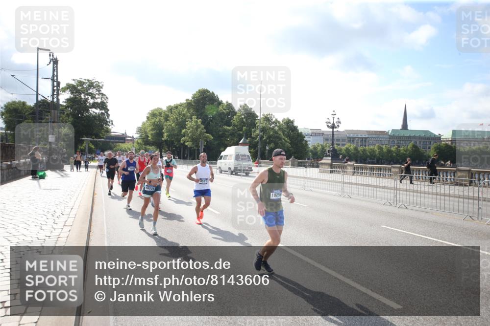 29.06.2025 - hella hamburg halbmarathon Jannik Wohlers http://msf.ph/oto/8143606 29.06.2025 09:48:16 Lombardsbrücke 1290, 1505, 2262, 2399, 3480, 3547, 4359, 4381, 5307, 5554, 5709, 6993, 7152, 7154, 7884, 8121, 8571, 9403, 10190, 10852, 12044, 12051, 12488, 13483, 13940, 13975, 15303, 15382, 15744, 16201, 17005, 17658, 18038, 18237, 18259, 18384, 18802, 19151 meine-sportfotos.de