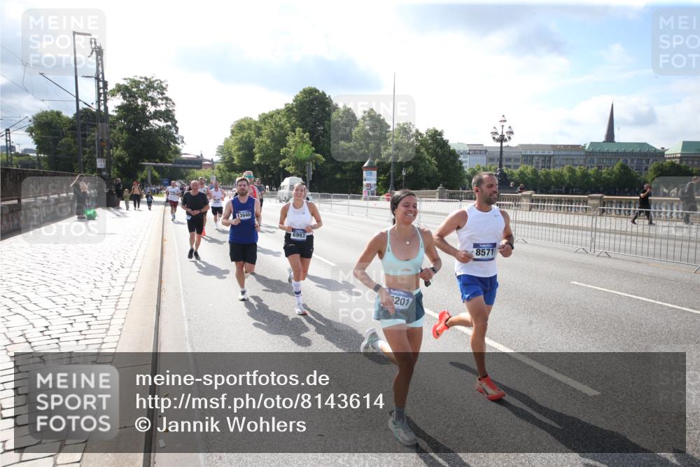 29.06.2025 - hella hamburg halbmarathon Jannik Wohlers http://msf.ph/oto/8143614 29.06.2025 09:48:17 Lombardsbrücke 1290, 2262, 2399, 3480, 3547, 4359, 4381, 5307, 5554, 5709, 6993, 7152, 7154, 8121, 8571, 9403, 10190, 10852, 12044, 12051, 13483, 13940, 15303, 15382, 15744, 16201, 17005, 17658, 18038, 18237, 18259, 18384, 18802, 19151 meine-sportfotos.de