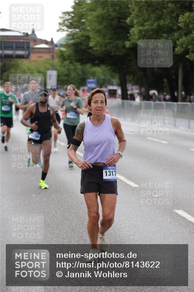 29.06.2025 - hella hamburg halbmarathon Jannik Wohlers http://msf.ph/oto/8143622 29.06.2025 10:08:28 Lombardsbrücke 3762, 5347, 7453, 10035, 11657, 13174, 13592, 13593, 15584, 15586, 15592, 18266, 18505 meine-sportfotos.de