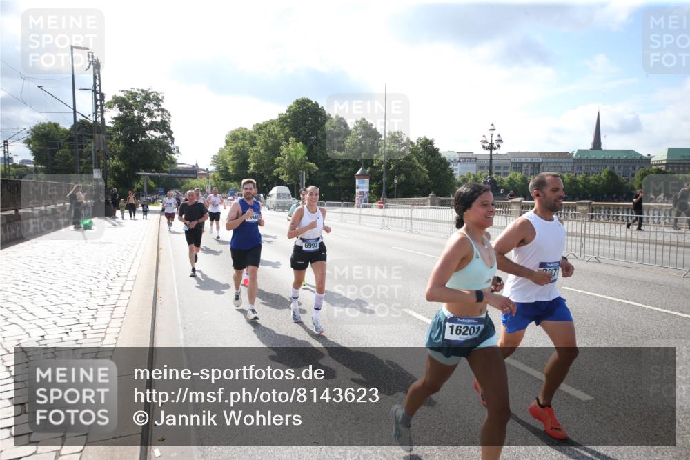 29.06.2025 - hella hamburg halbmarathon Jannik Wohlers http://msf.ph/oto/8143623 29.06.2025 09:48:18 Lombardsbrücke 2262, 2399, 3480, 3547, 4359, 4381, 5307, 5554, 5709, 6993, 7152, 7154, 8121, 8571, 9403, 9643, 10190, 10852, 12044, 13483, 13940, 15303, 15382, 15744, 16201, 17005, 17658, 18038, 18237, 18259, 18384, 18802 meine-sportfotos.de