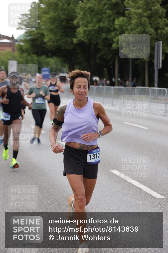 29.06.2025 - hella hamburg halbmarathon Jannik Wohlers http://msf.ph/oto/8143639 29.06.2025 10:08:28 Lombardsbrücke 3762, 5347, 7453, 10035, 11657, 13174, 13592, 13593, 15584, 15586, 15592, 18266, 18505 meine-sportfotos.de