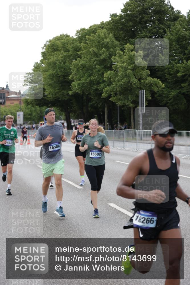 29.06.2025 - hella hamburg halbmarathon Jannik Wohlers http://msf.ph/oto/8143699 29.06.2025 10:08:31 Lombardsbrücke 3762, 5347, 7453, 10035, 11657, 13174, 13592, 13593, 15584, 15586, 15592, 18266, 18505 meine-sportfotos.de