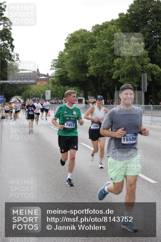 29.06.2025 - hella hamburg halbmarathon Jannik Wohlers http://msf.ph/oto/8143752 29.06.2025 10:08:32 Lombardsbrücke 3762, 5347, 7453, 11657, 13174, 13592, 13593, 15584, 15586, 15592, 18266, 18505 meine-sportfotos.de