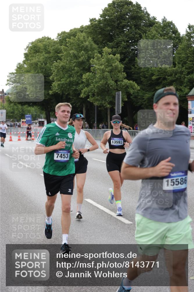 29.06.2025 - hella hamburg halbmarathon Jannik Wohlers http://msf.ph/oto/8143771 29.06.2025 10:08:33 Lombardsbrücke 3762, 5347, 7453, 11657, 13174, 13592, 13593, 15584, 15586, 15592, 18266, 18505 meine-sportfotos.de