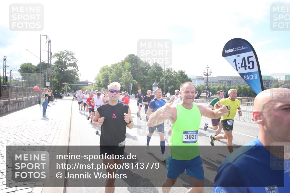 29.06.2025 - hella hamburg halbmarathon Jannik Wohlers http://msf.ph/oto/8143779 29.06.2025 09:52:34 Lombardsbrücke 1012, 1070, 1163, 1176, 1391, 1782, 2048, 2213, 2233, 2590, 2788, 2970, 3021, 3098, 3304, 3907, 3917, 3928, 4080, 4277, 4691, 4933, 4981, 5476, 5682, 6152, 6712, 6716, 7005, 7093, 7147, 7325, 7599, 7843, 8145, 8467, 8694, 8704, 8722, 8819, 9081, 9213, 9232, 9374, 9538, 9540, 10000, 10208, 10211, 10216, 10251, 10313, 10750, 10969, 11153, 11291, 11346, 11469, 11778, 12154, 12534, 12685, 12783, 13709, 13782, 14661, 14690, 14849, 15126, 15133, 15280, 16414 meine-sportfotos.de