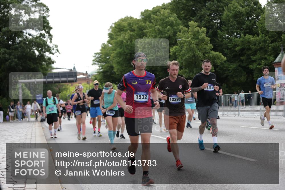29.06.2025 - hella hamburg halbmarathon Jannik Wohlers http://msf.ph/oto/8143783 29.06.2025 10:45:51 Lombardsbrücke 1429, 1465, 1532, 2423, 2500, 2773, 2813, 2951, 3410, 4119, 5697, 5703, 5854, 6068, 6392, 7364, 7368, 7374, 7894, 7960, 7983, 8047, 8700, 9129, 9337, 9445, 10153, 11358, 11361, 11876, 11910, 12298, 12333, 12507, 12522, 13122, 13213, 13499, 15107, 16717, 16745, 16793, 16912, 17170, 17704, 17936, 18018, 18214, 18334 meine-sportfotos.de
