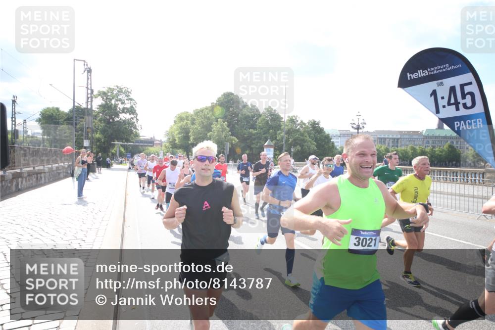 29.06.2025 - hella hamburg halbmarathon Jannik Wohlers http://msf.ph/oto/8143787 29.06.2025 09:52:35 Lombardsbrücke 1012, 1070, 1163, 1176, 1391, 1735, 1782, 2048, 2213, 2233, 2590, 2788, 2970, 3021, 3098, 3304, 3907, 3917, 3928, 4080, 4277, 4691, 4933, 4981, 5476, 5682, 6081, 6152, 6712, 6716, 7005, 7093, 7147, 7325, 7599, 8145, 8467, 8694, 8704, 8722, 8819, 9081, 9213, 9232, 9374, 9538, 9540, 10000, 10208, 10211, 10216, 10251, 10313, 10750, 11153, 11291, 11346, 11469, 11778, 12154, 12534, 12685, 12783, 12966, 13709, 13782, 14661, 14690, 14849, 15126, 15133, 16414 meine-sportfotos.de