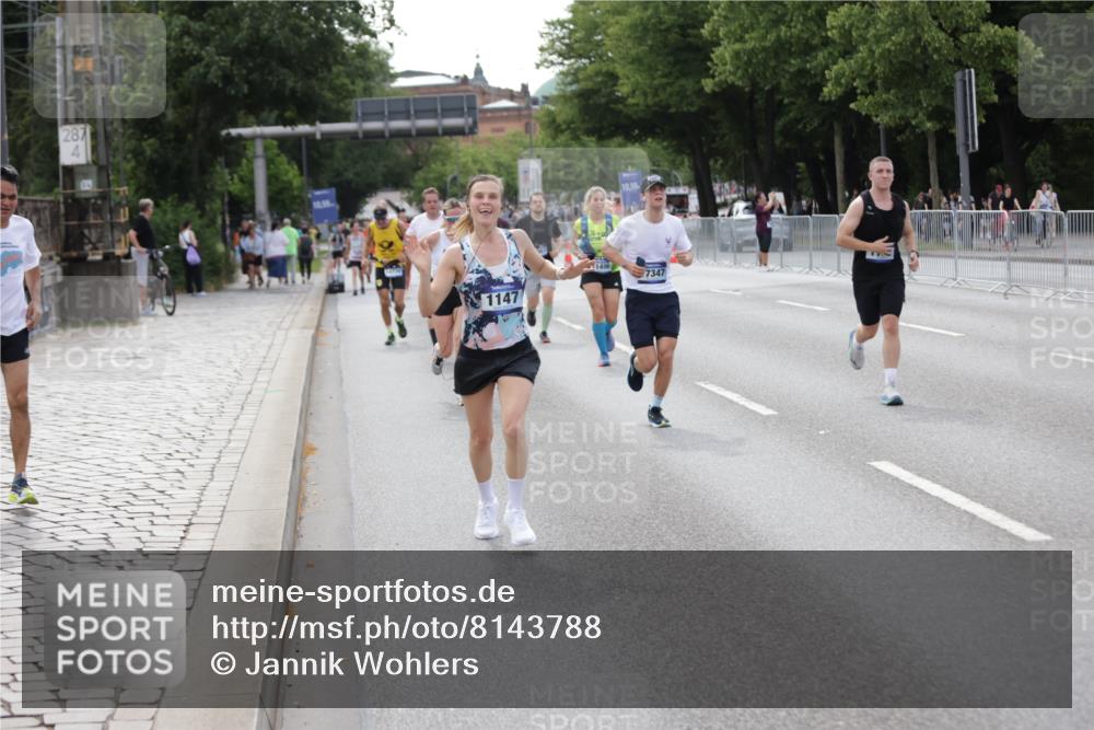 29.06.2025 - hella hamburg halbmarathon Jannik Wohlers http://msf.ph/oto/8143788 29.06.2025 10:08:40 Lombardsbrücke 1147, 1188, 1838, 7453, 9718, 10819, 11067, 11496, 13592, 13593, 14736, 15586, 15592, 17347, 18266, 18505 meine-sportfotos.de