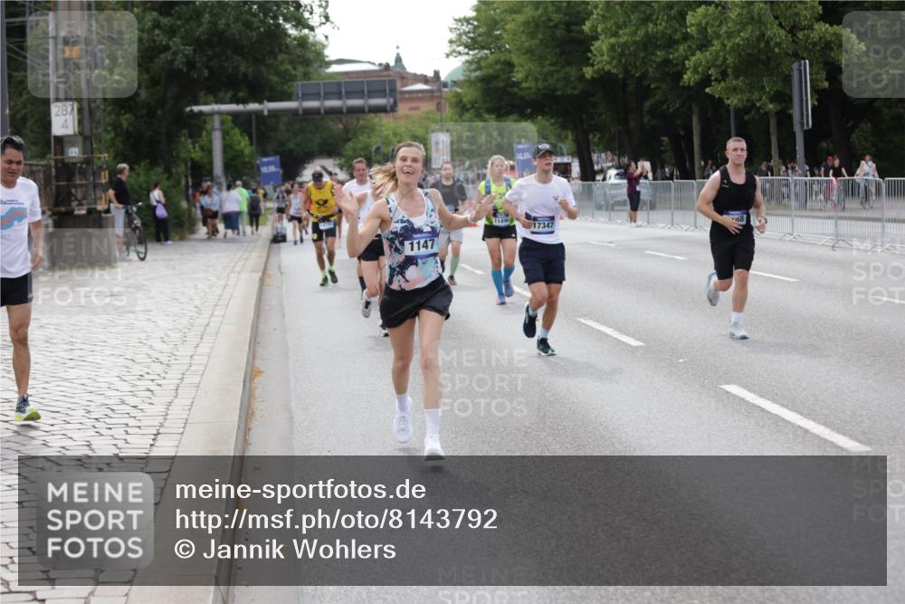 29.06.2025 - hella hamburg halbmarathon Jannik Wohlers http://msf.ph/oto/8143792 29.06.2025 10:08:40 Lombardsbrücke 1147, 1188, 1838, 7453, 9718, 10819, 11067, 11496, 13592, 13593, 14736, 15586, 15592, 17347, 18266, 18505 meine-sportfotos.de