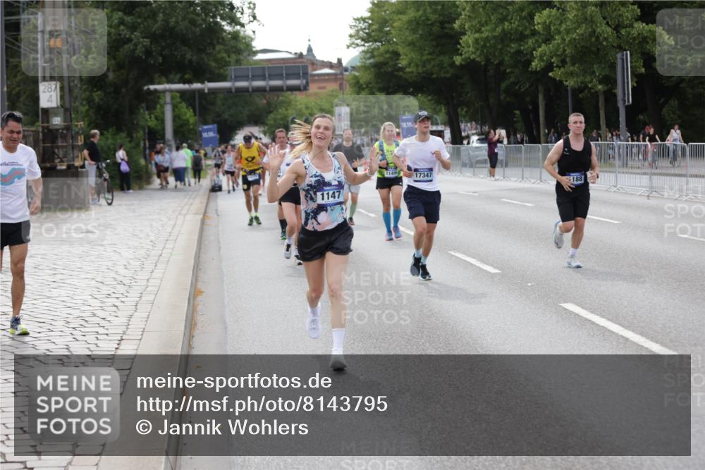 29.06.2025 - hella hamburg halbmarathon Jannik Wohlers http://msf.ph/oto/8143795 29.06.2025 10:08:40 Lombardsbrücke 1147, 1188, 1838, 7453, 9718, 10819, 11067, 11496, 13592, 13593, 14736, 15586, 15592, 17347, 18266, 18505 meine-sportfotos.de