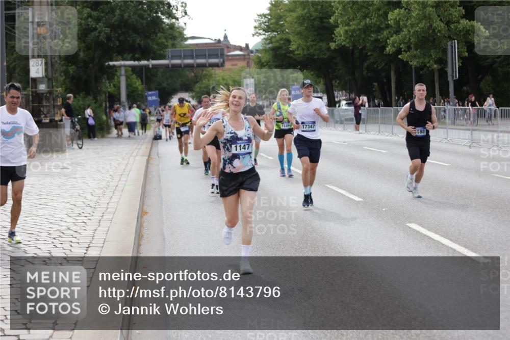 29.06.2025 - hella hamburg halbmarathon Jannik Wohlers http://msf.ph/oto/8143796 29.06.2025 10:08:40 Lombardsbrücke 1147, 1188, 1838, 7453, 9718, 10819, 11067, 11496, 13592, 13593, 14736, 15586, 15592, 17347, 18266, 18505 meine-sportfotos.de