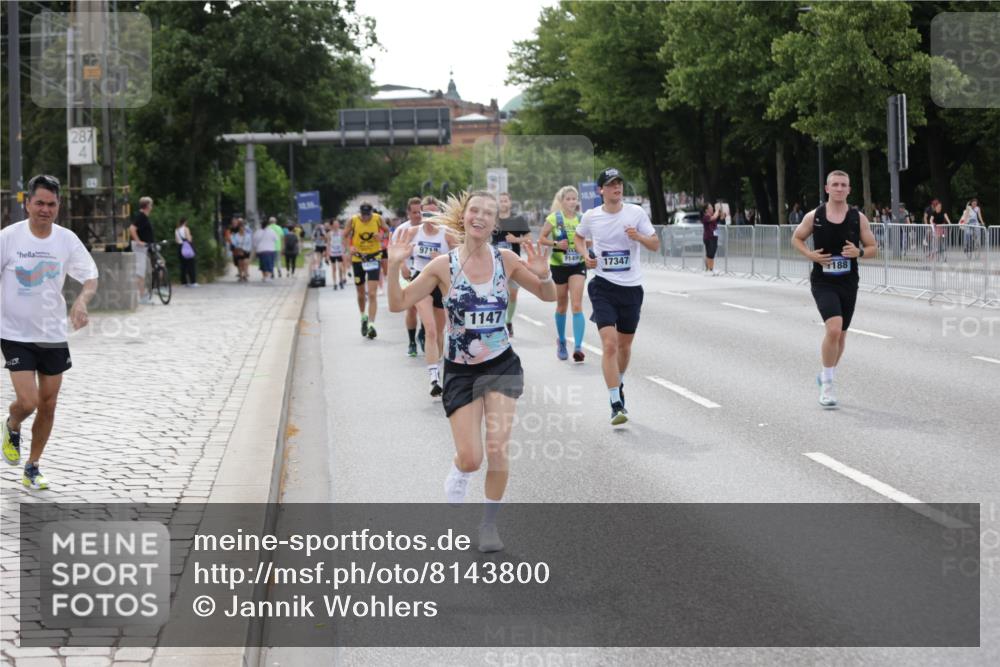 29.06.2025 - hella hamburg halbmarathon Jannik Wohlers http://msf.ph/oto/8143800 29.06.2025 10:08:40 Lombardsbrücke 1147, 1188, 1838, 7453, 9718, 10819, 11067, 11496, 13592, 13593, 14736, 15586, 15592, 17347, 18266, 18505 meine-sportfotos.de