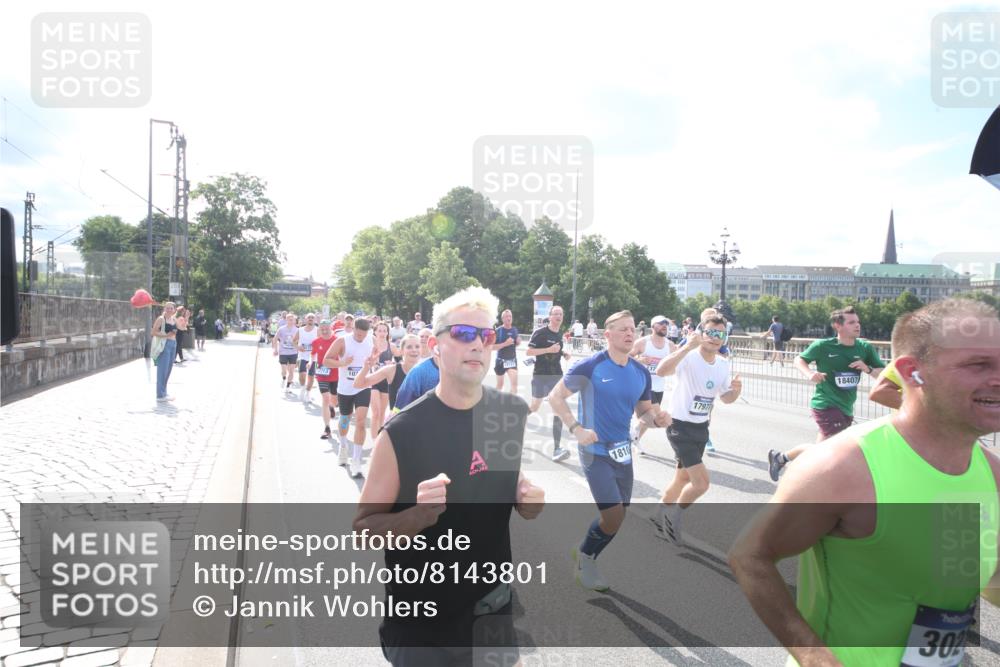 29.06.2025 - hella hamburg halbmarathon Jannik Wohlers http://msf.ph/oto/8143801 29.06.2025 09:52:35 Lombardsbrücke 1012, 1070, 1163, 1176, 1391, 1735, 1782, 2048, 2213, 2233, 2590, 2788, 2970, 3021, 3098, 3304, 3907, 3917, 3928, 4080, 4277, 4691, 4933, 4981, 5476, 5682, 6081, 6152, 6712, 6716, 7005, 7093, 7147, 7325, 7599, 8145, 8467, 8694, 8704, 8722, 8819, 9081, 9213, 9232, 9374, 9538, 9540, 10000, 10208, 10211, 10216, 10251, 10313, 10750, 11153, 11291, 11346, 11469, 11778, 12154, 12534, 12685, 12783, 12966, 13709, 13782, 14661, 14690, 14849, 15126, 15133, 16414 meine-sportfotos.de