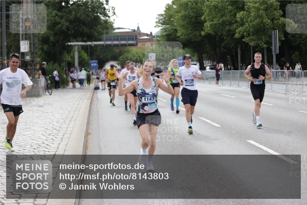 29.06.2025 - hella hamburg halbmarathon Jannik Wohlers http://msf.ph/oto/8143803 29.06.2025 10:08:40 Lombardsbrücke 1147, 1188, 1838, 7453, 9718, 10819, 11067, 11496, 13592, 13593, 14736, 15586, 15592, 17347, 18266, 18505 meine-sportfotos.de